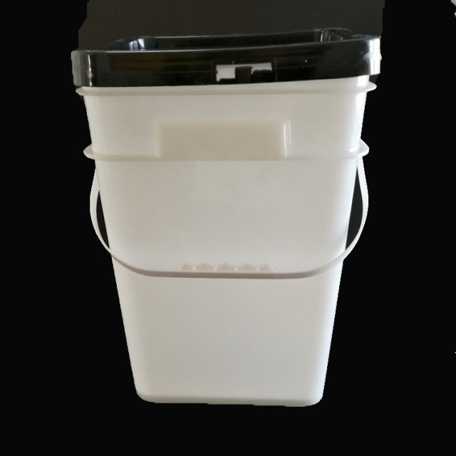 plastic bucket with lid