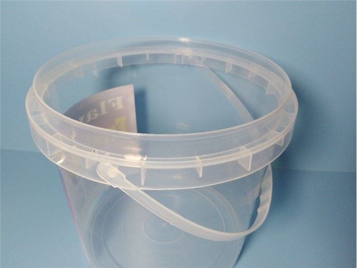 clear round plastic bucket